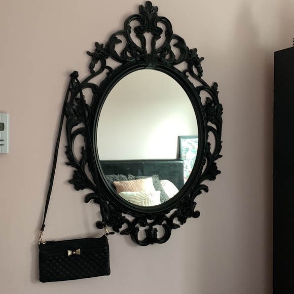 ✨MIA DELUCA BLACK SMALL BOWTIE PURSE - Picture 2 of 6